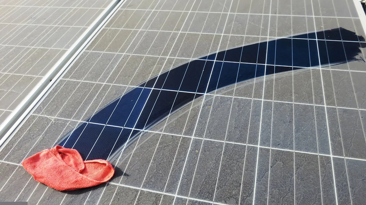 Limpeza de placas solares